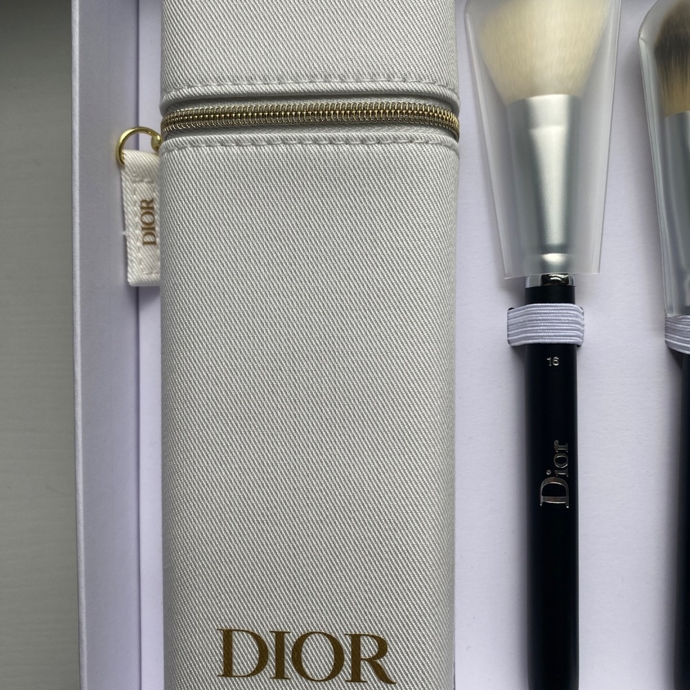 DIOR Beauty Brush Set with Zipper Case 4pc Set NEW! 2025 Silver Welcome Gift - Picture 3 of 4
